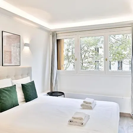 Appartamento Ensoleillé Proche Buttes Chaumont Parigi