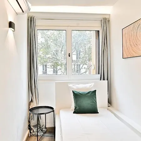Appartamento Ensoleillé Proche Buttes Chaumont Parigi